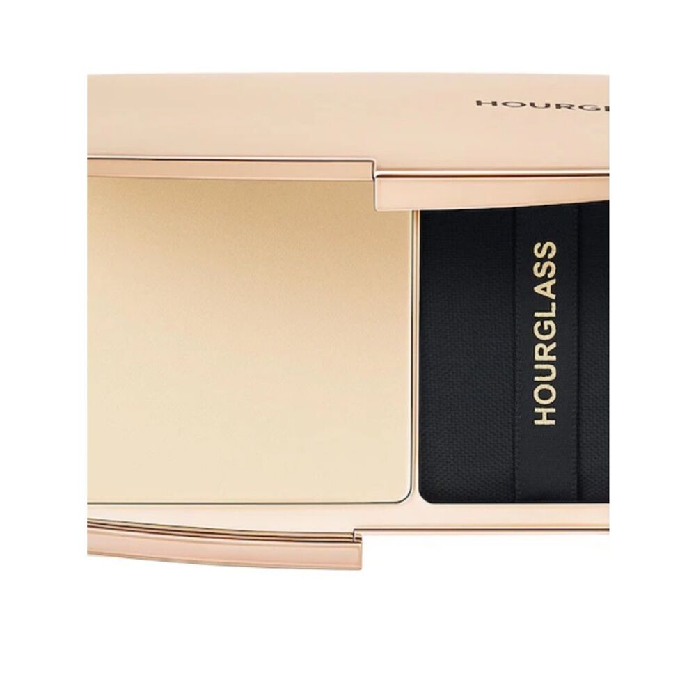 Hourglass
Vanish Airbrush Pressed Powder